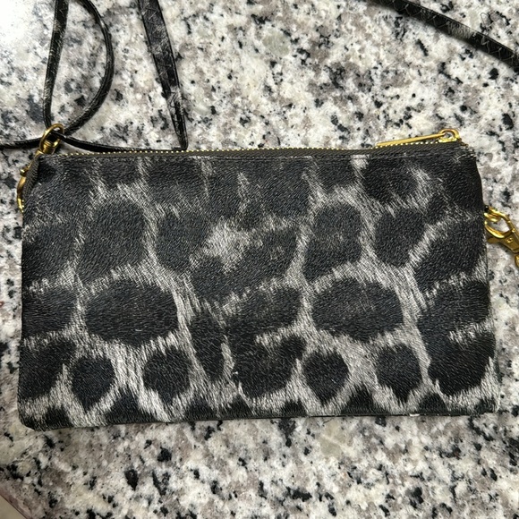 Leopard dual crossbody wristlet purse~ - Picture 9 of 10